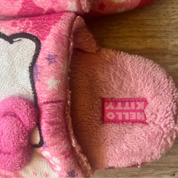 Hello Kitty pajama bundle with Robe, Slippers and Fleece PJ sleeping shorts - Picture 3 of 12